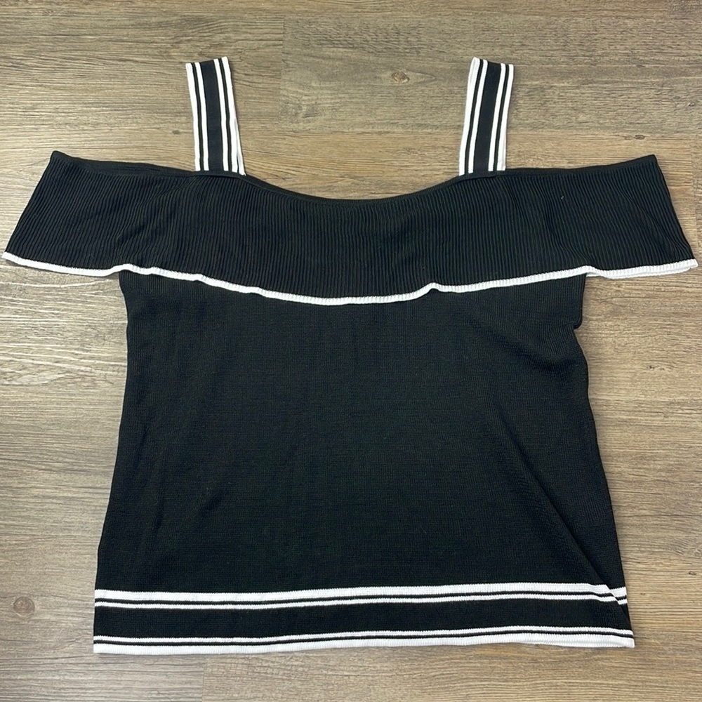 NWT Banana Republic Factory Women’s Black and White  Cold Shoulder Sweater, XL